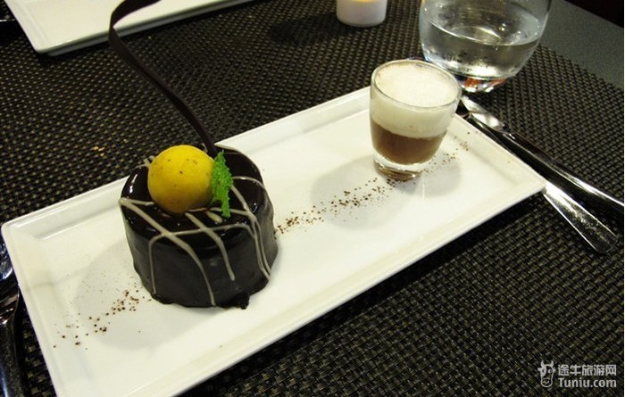 【世博美食】 博古斯学院法国西餐厅 这名字带