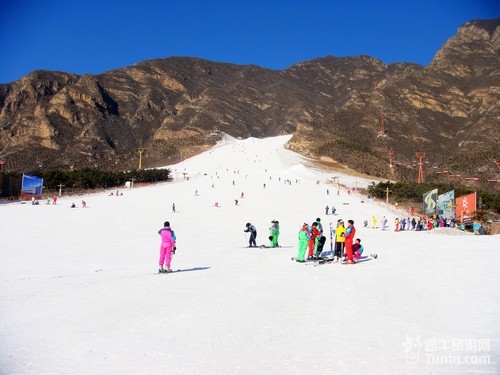 图:北京雪世界滑雪场交通示意图地址:昌平区十三陵镇小宫门自驾