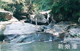 新娘潭瀑布图片