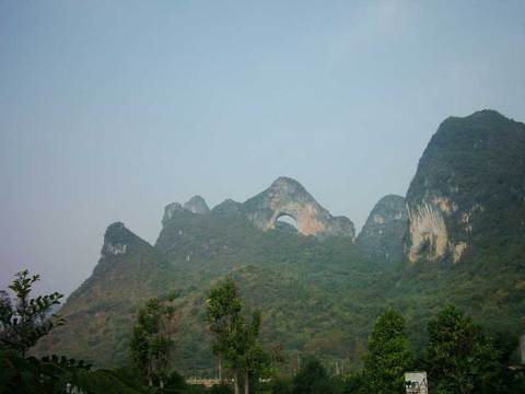 月亮山图片