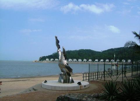 黑沙海滩图片