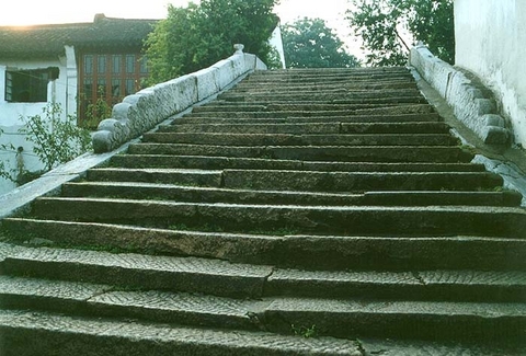 齐烟九点图片