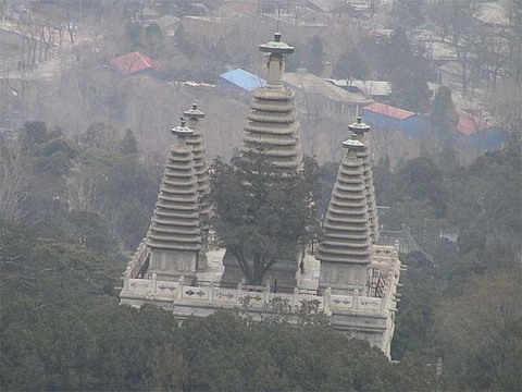 草原八塔图片
