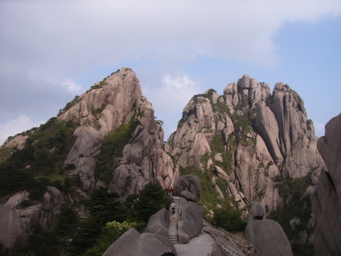 上海到(黄山-状元河漂流-花山谜窟-古城岩3日游)夏日黄山