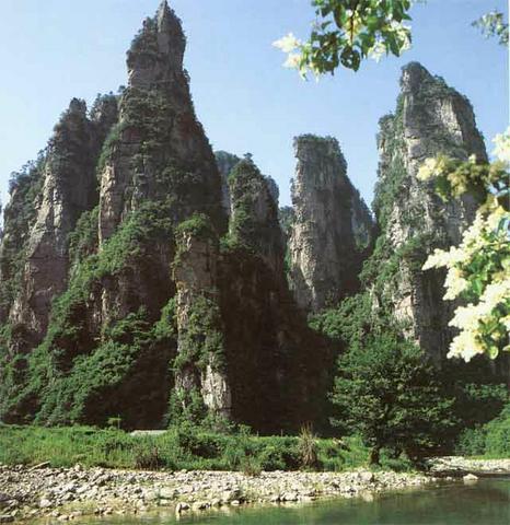 水绕四门图片