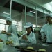 在工人师傅指导下搓月饼胚子