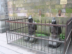 岳王庙-秦桧跪像