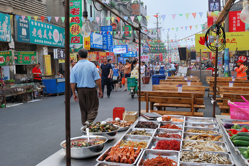 可根据航班时间自由观南宁市容,晚可到南宁市中山路美食街自费品尝