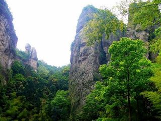 灵岩