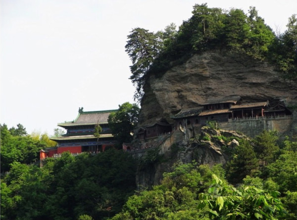 远眺南岩宫