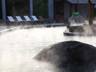 雨后山林温泉
