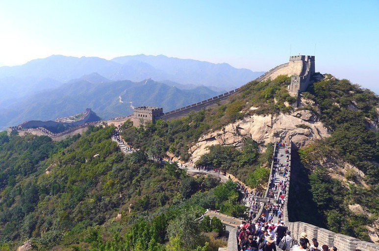 集巍峨险峻,秀丽苍翠于一体,为风景名胜区之首,共有300余位
