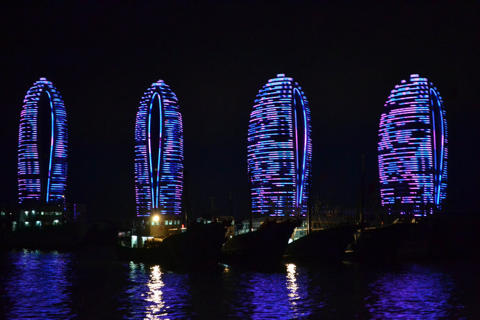 【三亚湾夜景】_我是辽宁的3月去厦门那里好