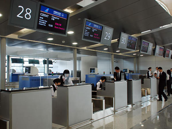 05:00 北京时间05:00左右,拎着轻便的行囊来到上海浦东国际机场t2航站